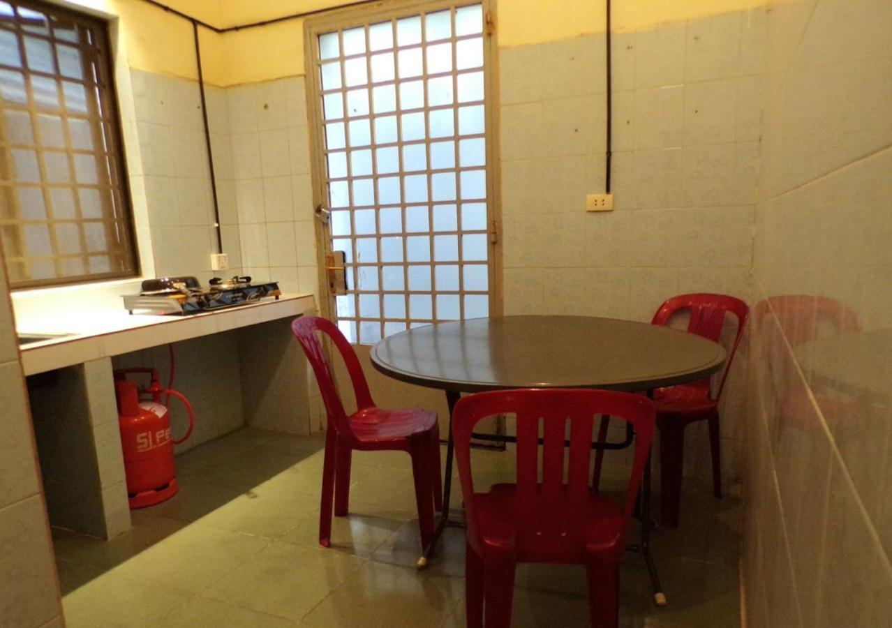 Dimocrata Apartment Phnom Penh Bagian luar foto